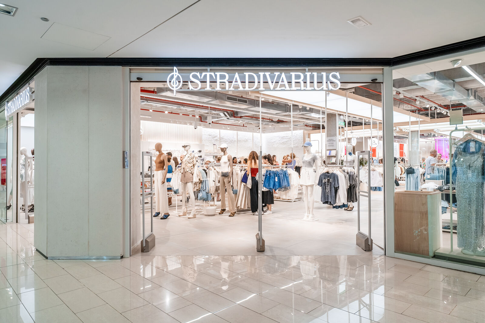 Stradivarius store front